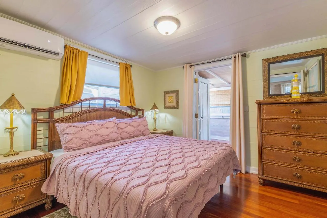 *New Listing* Cozy Key West Hideaway In Old Town With A Pool Villa Holiday home