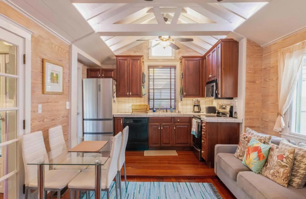 *New Listing* Cozy Key West Hideaway In Old Town With A Pool Villa Holiday home