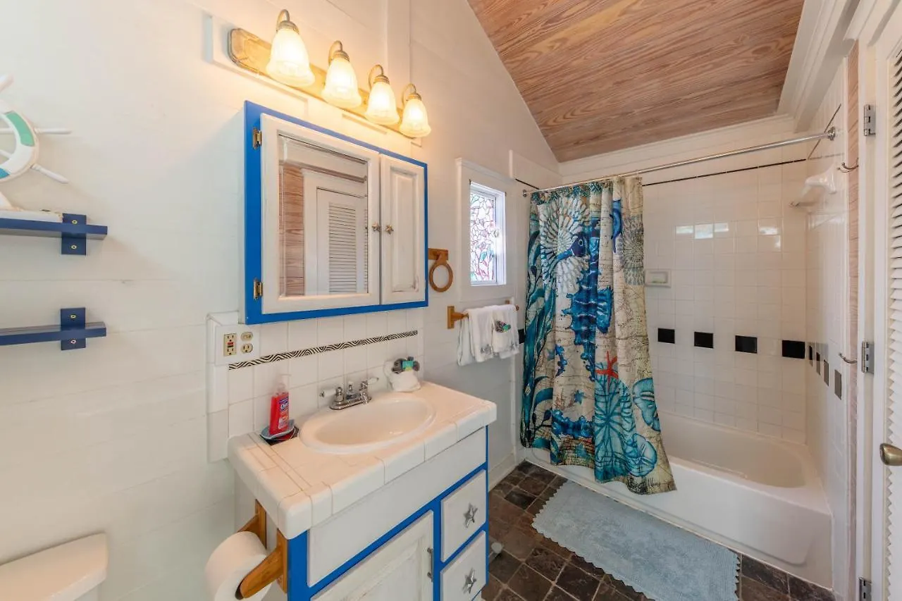 *New Listing* Cozy Key West Hideaway In Old Town With A Pool Villa Holiday home