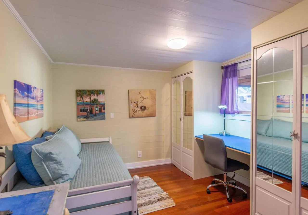 *New Listing* Cozy Key West Hideaway In Old Town With A Pool Villa Holiday home