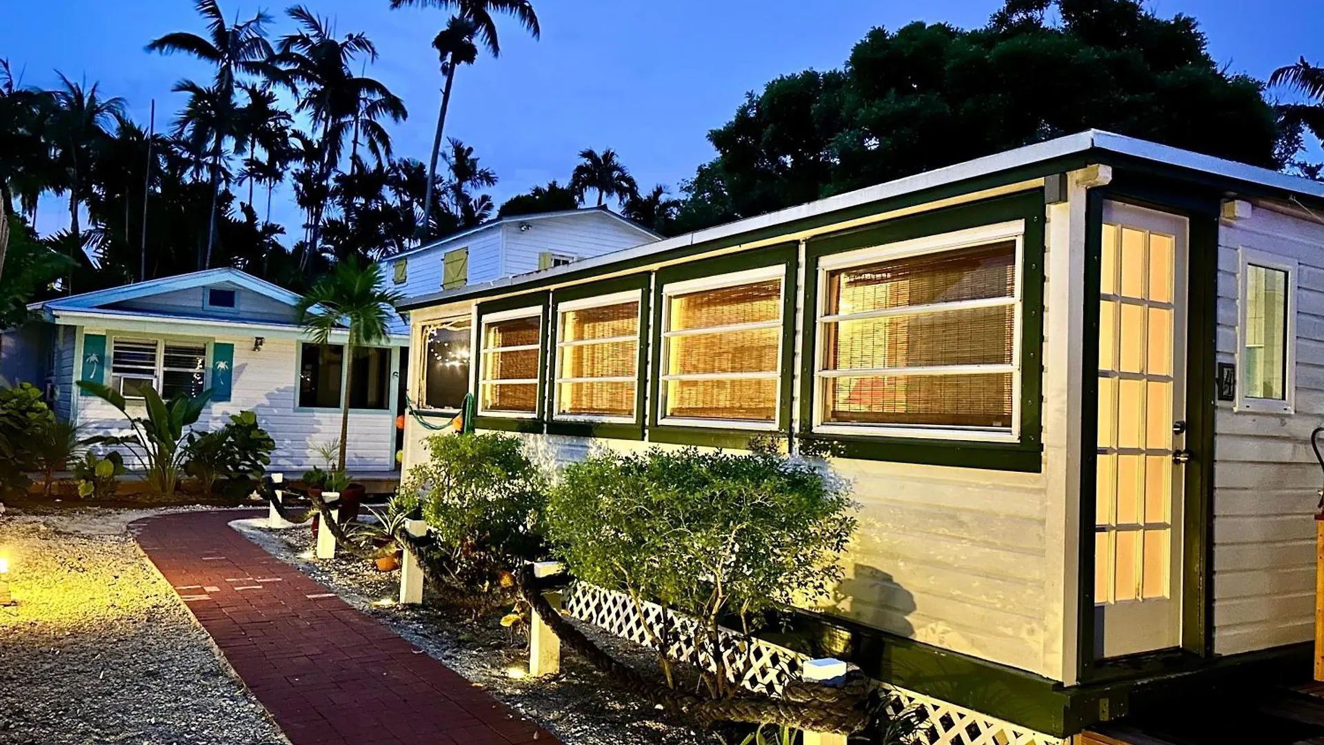 *New Listing* Cozy Key West Hideaway In Old Town With A Pool Villa Holiday home